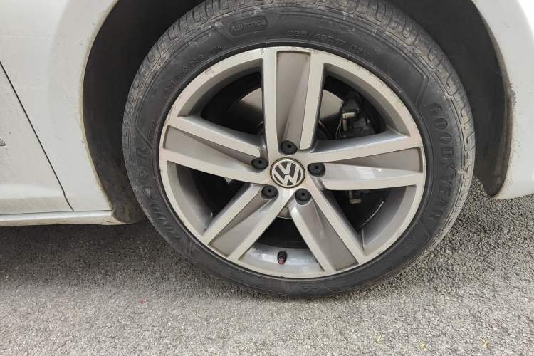Used Volkswagen FAW-Volkswagen CC 2016 1.8TSI Prestige Model Right Front Wheel Hub