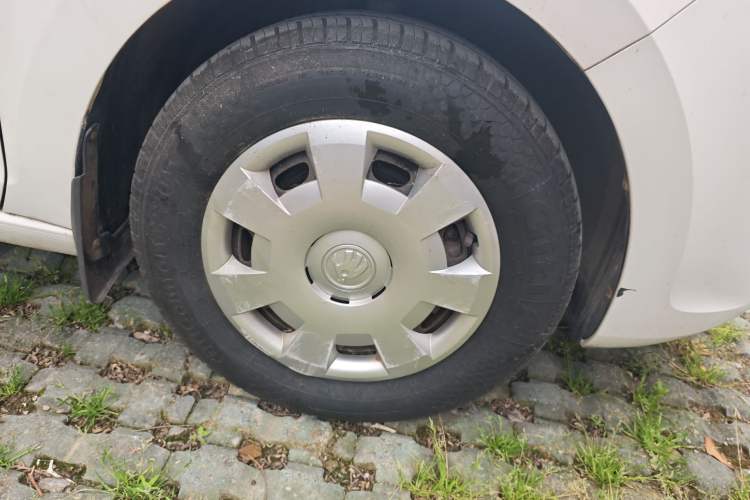 Used Skoda Rapid 2013 1.4L Manual Enjoyment Model Right Front Wheel Hub