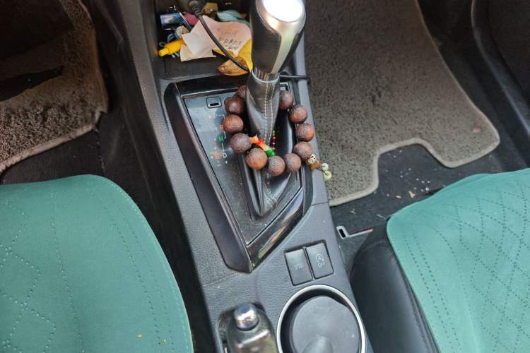 Used Toyota Levin 2017 Revised Version 185T CVT New Sharp Edition China VI Standard Gear Lever