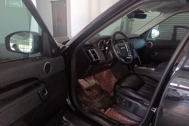 Used Land Rover Discovery 2018 3.0 SC V6 SE Driver Seat