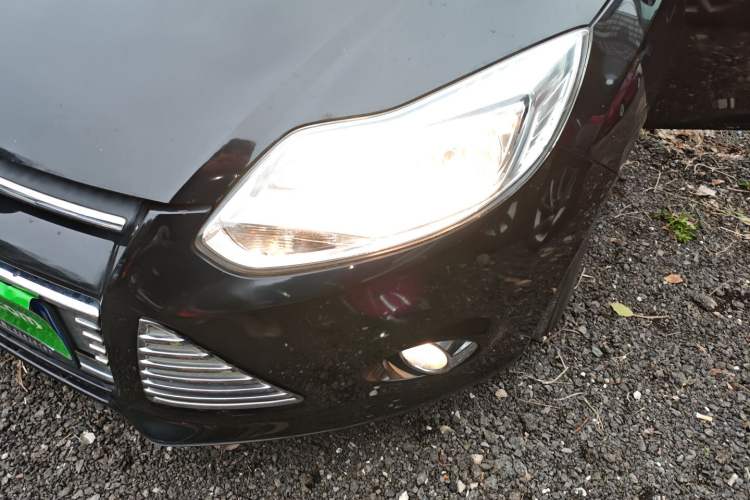 Used Ford Focus 2012 Sedan 1.6L Manual Fashion Edition
