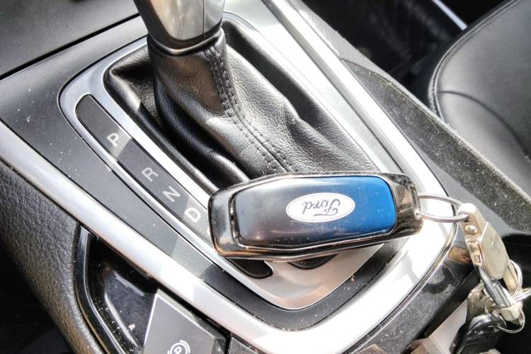 Used Ford Edge 2015 2.0T GTDi 4x4 High-Grade Model
