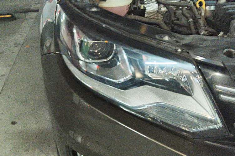 Used Volkswagen Tiguan 2016 280TSI Automatic Two-Wheel Drive Silk Road Comfort Edition Right Front Headlight