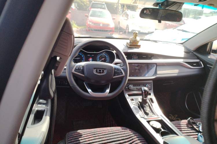 Used Geely Auto Emgrand 2019 Leading Edition 1.5L CVT Luxury Model China VI Standard Steering Wheel