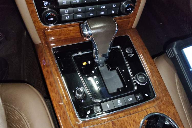 Used Volkswagen Phaeton 2014 3.0L Business Model
