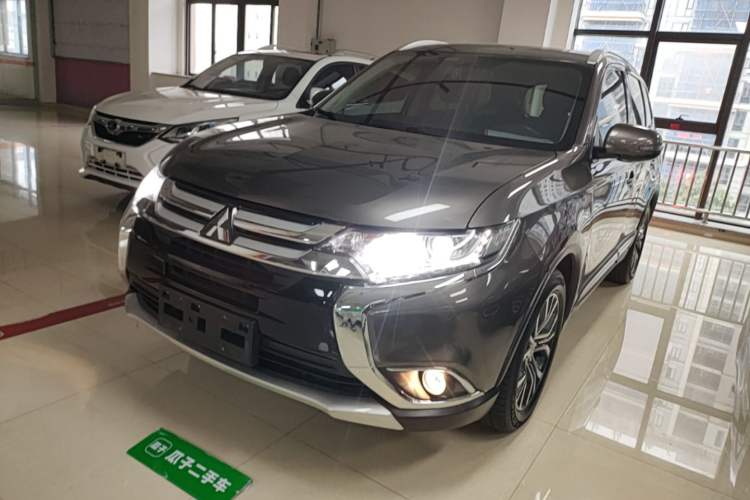 Used Mitsubishi Outlander 2018 2.0L Two-Wheel Drive Glory Edition 5 Seats