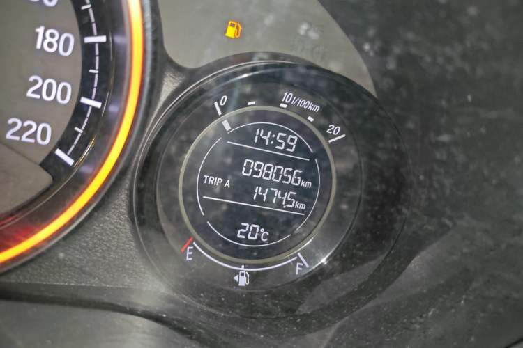 Used Honda XR-V 2017 1.5L LXi CVT Classic Edition Odometer Close Up