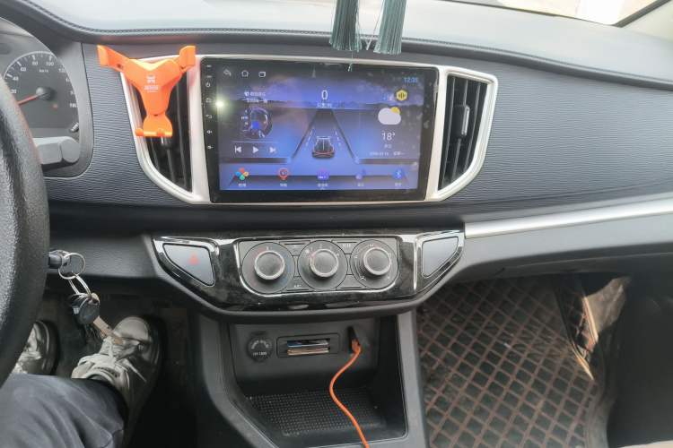 Used FORTHING Lingzhi 2022 M5 1.6L Practical 7-Seater