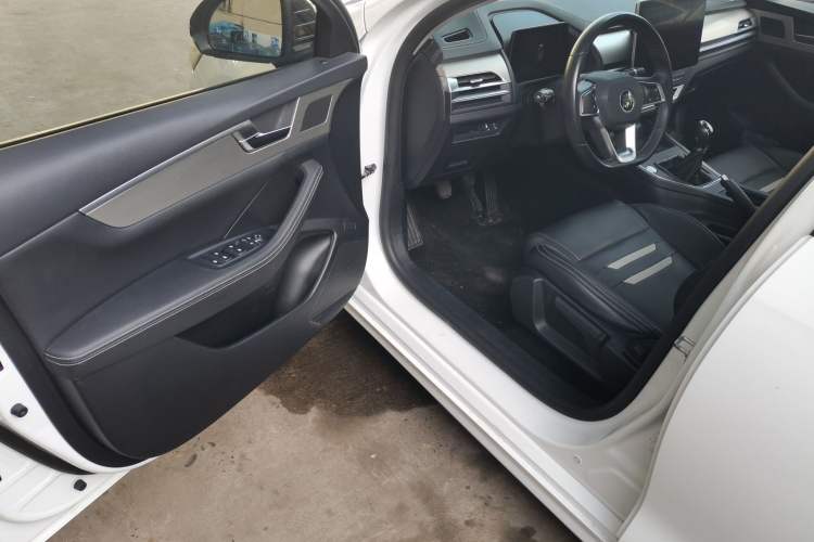 Used BYD Qin Pro 2018 1.5L Manual SmartConnect Fendong Model Driver Seat