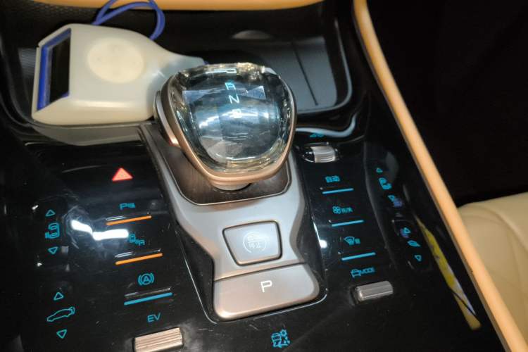 Used Denza D9 2022 DM-i 970 Four-Wheel Drive Prestige Model
