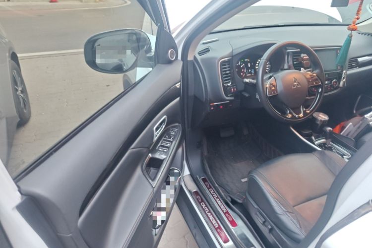 Used Mitsubishi Outlander 2018 2.4L 4x4 Prestige Edition 7 Seats Driver Seat