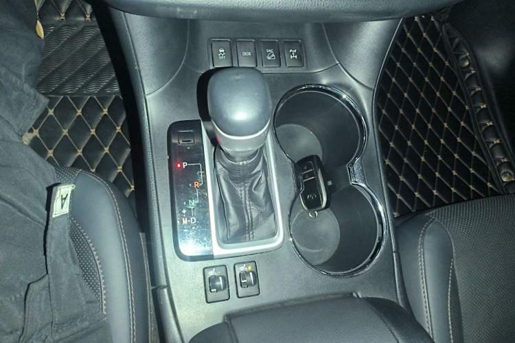 Used Toyota Highlander 2018 2.0T Four-Wheel Drive Luxury Version 7 Seats China VI Standard
