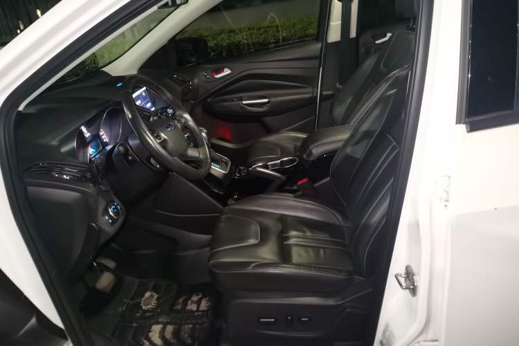 Used Ford Kuga 2015 2.0L GTDi Four-Wheel-Drive Sport Model