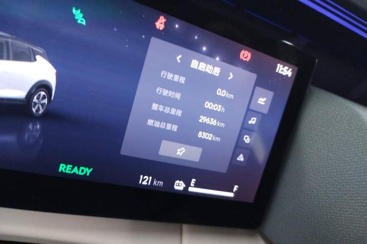 Used Lynk & Co 06 EM-P 2023 EM-P 126 Long-Range Halo Odometer Close Up