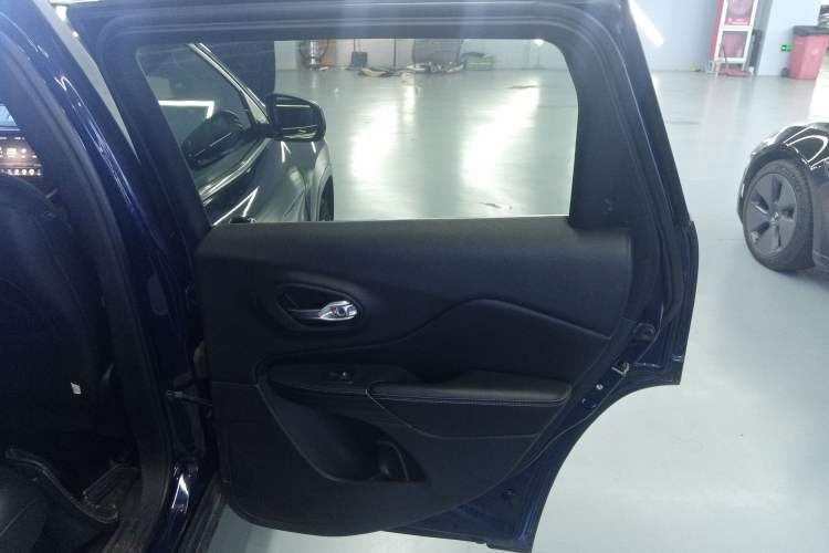 Used Jeep Cherokee 2017 2.4L Leading Smart Edition