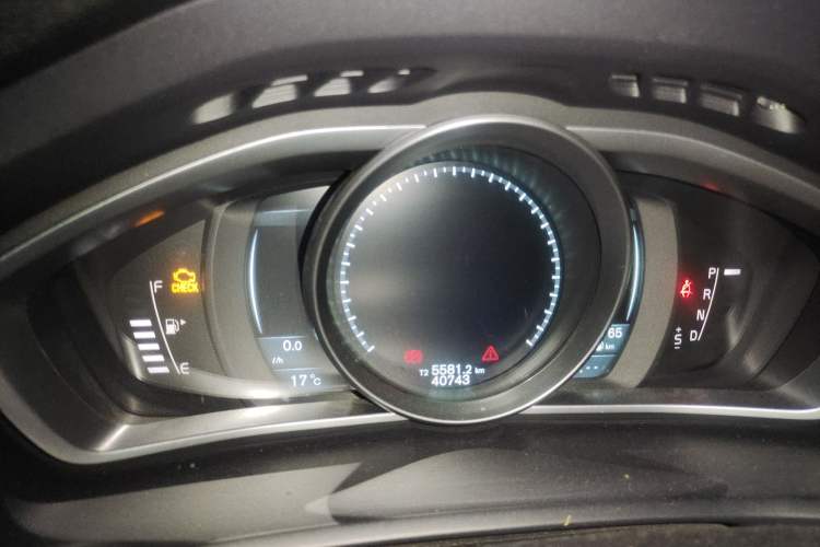Used Volvo V40 2014 2.0T Zhiya Edition Instrument Cluster