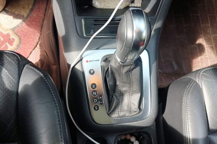 Used Volkswagen Tiguan 2013 1.8 TSI Automatic All-Wheel Drive Luxury Model Gear Lever