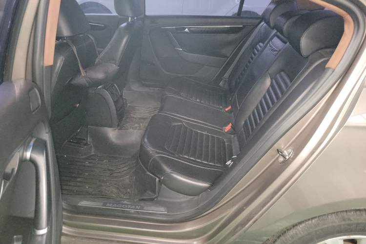 Used Volkswagen Magotan 2012 Revised Version 2.0 TSI Luxury Edition Left Rear Seat