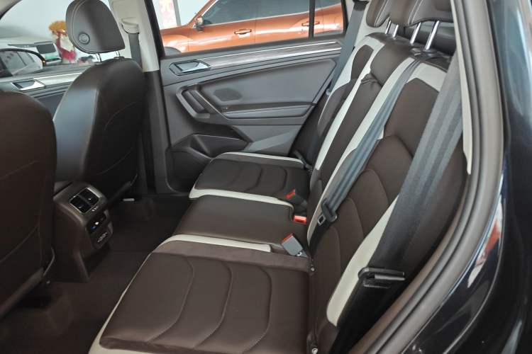 Used Volkswagen Tiguan L 2018 Facelift 330TSI Automatic Two-Wheel Drive Luxury Edition Left Rear Seat