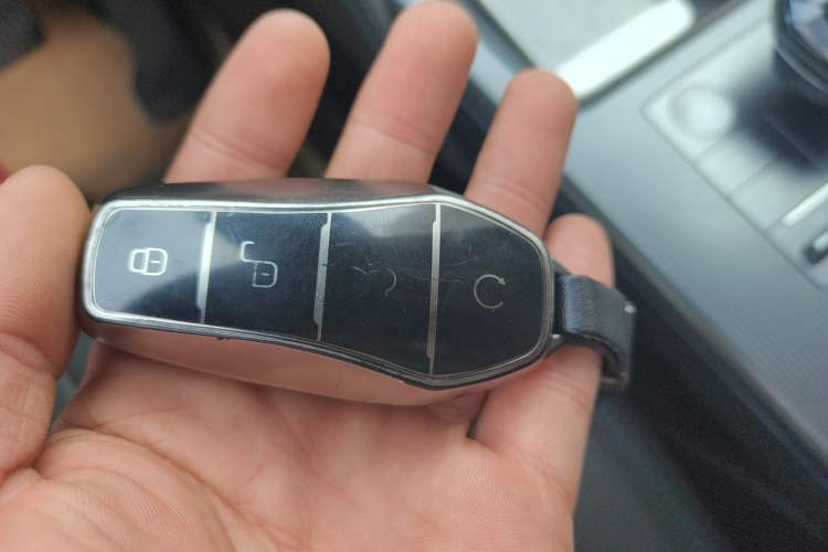 Used BYD Song L DM-i 2025 Intelligent Driving Version 112 km Beyond-Range Type Vehicle Key