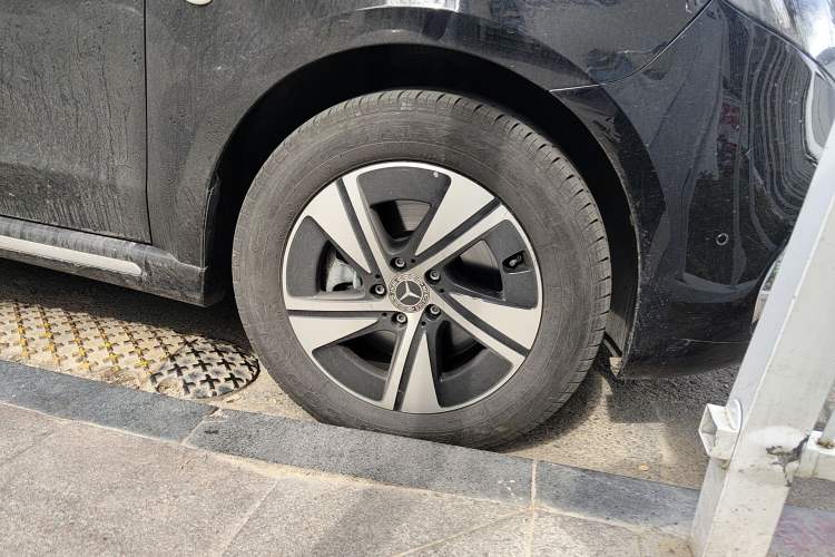 Used Mercedes-Benz Vito 2024 2.0T Elite Version 8 Seats