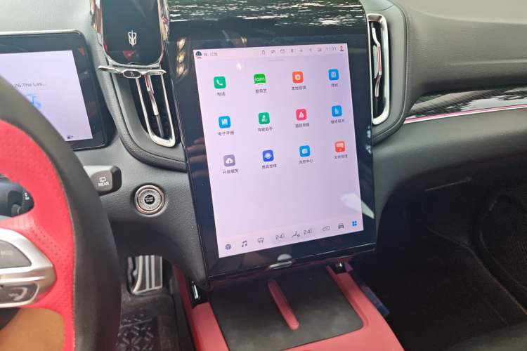 Used Hongqi HS3 2023 1.5T Two-Wheel Drive Shanwei Edition Audio And AC Panel