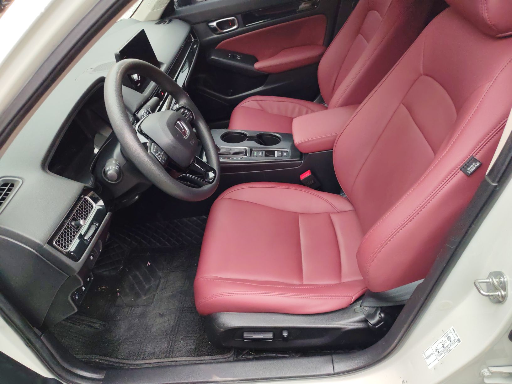 Переднее сиденье в автомобиле