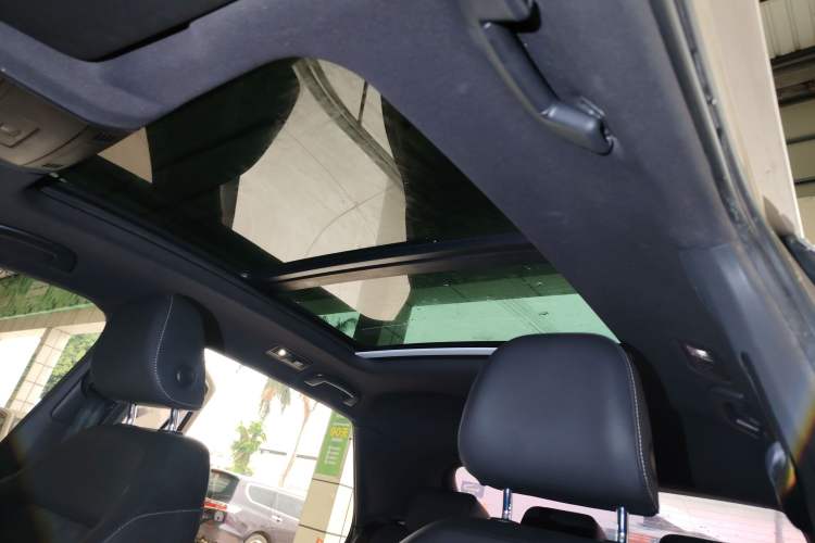 Used Volkswagen T-ROC 2018 280TSI DSG Two-Wheel-Drive Luxury Version China V Emission Standard