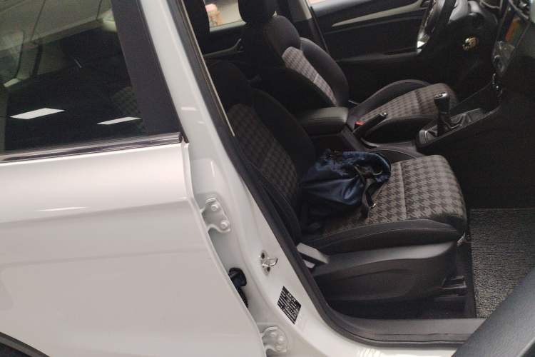 Used MG ZS 2018 1.5L Manual 65-inch Giant-Screen Sunroof Version China V Standard
