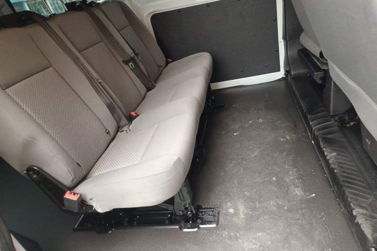 Used Ford Transit 2017 2.0T Diesel Multi-Function Commercial Vehicle Short Wheelbase Mid-Roof China V Standard
