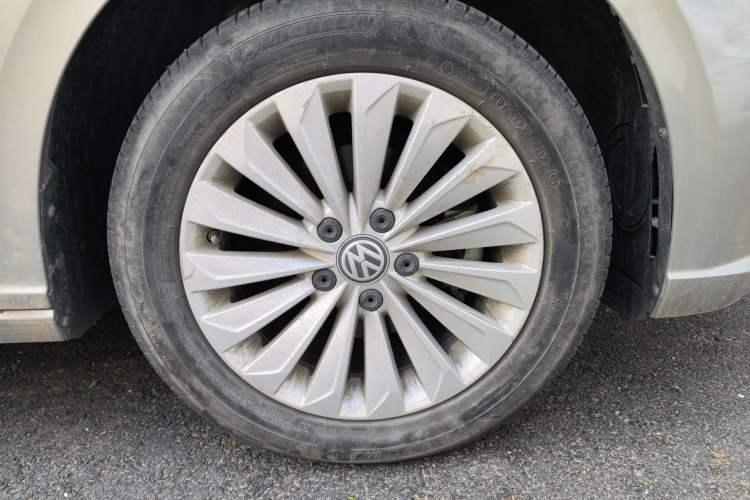 Used Volkswagen Lavida 2018 1.5L Automatic Comfort Edition China V Standard Right Front Wheel Hub