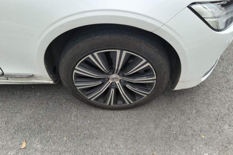 Used Volvo S90 2021 B5 Zhiyi Luxury Edition Right Front Wheel Hub