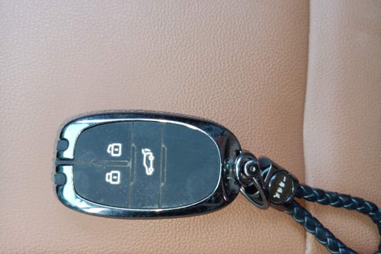 Used SAIC MAXUS T70 2020 2.0T Diesel Automatic 4x4 Commemorative Edition with Long Bed and High Ground Clearance
