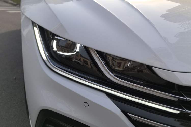 Used Volkswagen FAW-Volkswagen CC 2023 380TSI Striking Edition Right Front Headlight