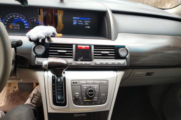 Used Honda Elysion 2012 2.4L VTi-S Prestige Edition Audio And AC Panel