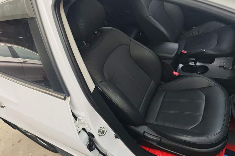 Used Hyundai ix35 2015 2.0L Automatic 2WD Smart Version China V Standard
