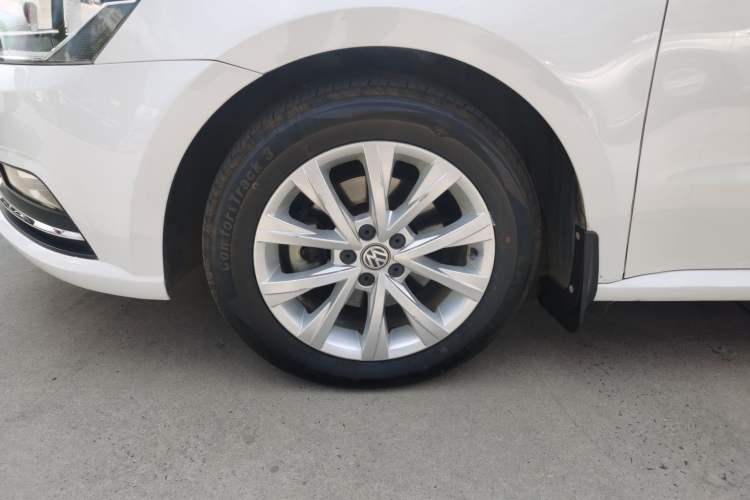 Used Volkswagen Lavida 2017 1.6L Automatic Comfort Edition Left Front Wheel Hub