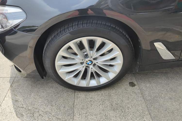 Used BMW 5 Series 2019 Facelifted 530Li Luxury Edition Premium Package
