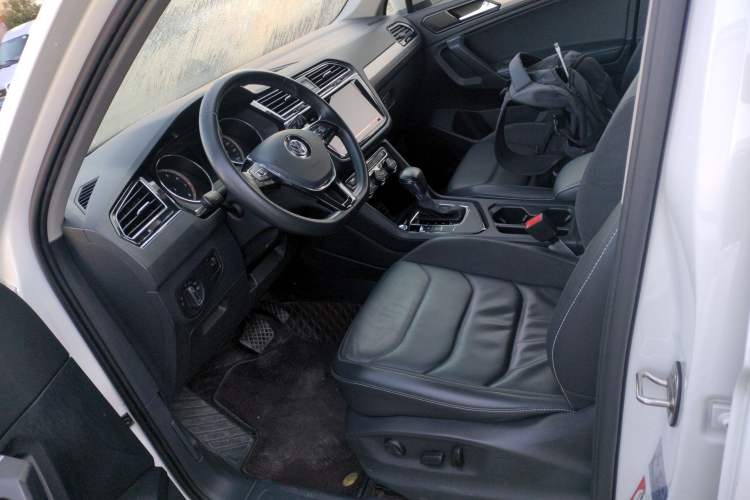 Used Volkswagen Tiguan L 2020 330TSI Automatic Two-Wheel Drive Panoramic Comfort Edition China VI Standard
