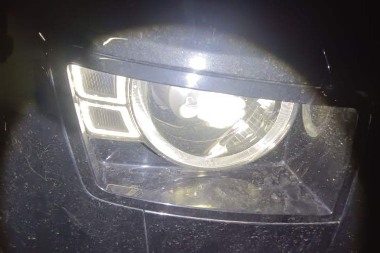 Used Land Rover Defender 2024 110 3.0T P400 XS Right Front Headlight