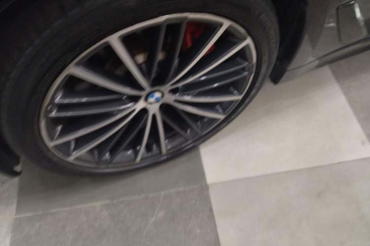 Used BMW 5 Series 2018 Restyled 530Li Luxury Edition M Sport Package Exterior 1