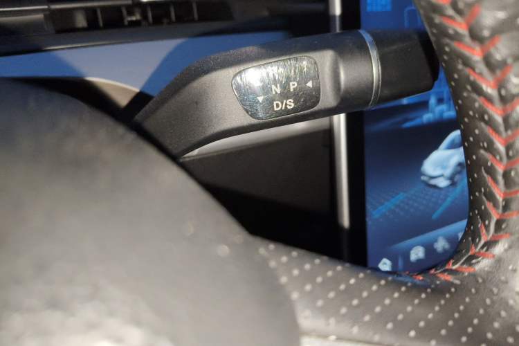 Used NETA V 2021 Long-Range Entertainment Edition Upgrade Model Gear Lever