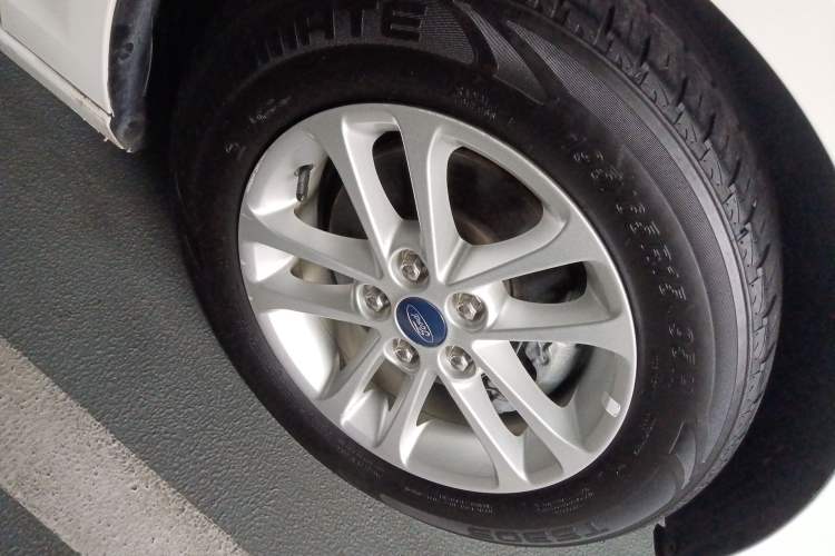 Used Ford Escort 2019 1.5L Automatic ZhiXiang Model Right Front Wheel Hub