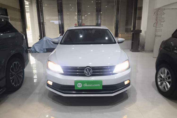 Used Volkswagen Sagitar 2017 230TSI Automatic Comfort Version Front