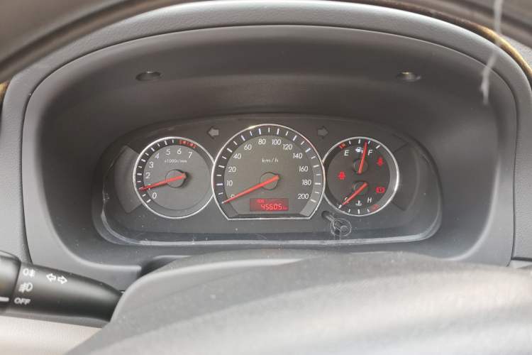 Used CHANGAN Alsvin V3 2012 1.3L Manual Comfort Version China IV Standard
