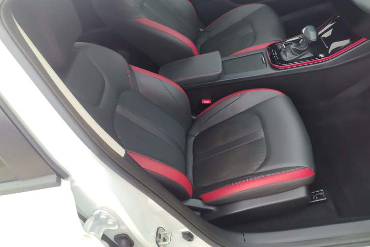 Used Dongfeng Aeolus Yixuan 2021 230T Automatic Glory Edition
