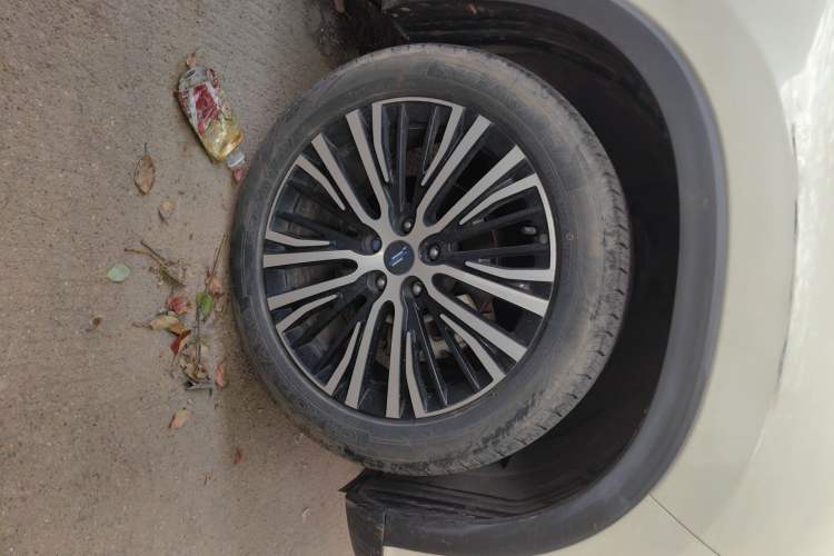 Used CHANGAN OSHAN X7 2021 1.5T Automatic Luxury Version Right Front Wheel Hub