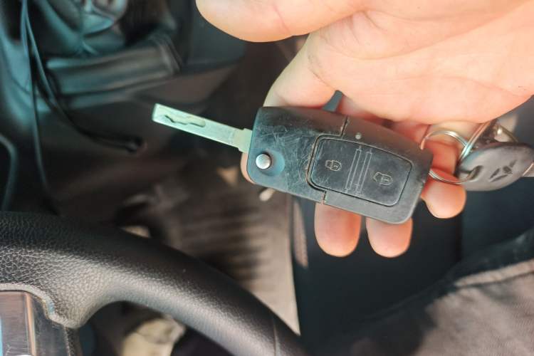 Used JMC Fushun 2022 2.0T Manual Multi-Function Passenger Vehicle Short Wheelbase Mid-Height Roof 6-Seater
