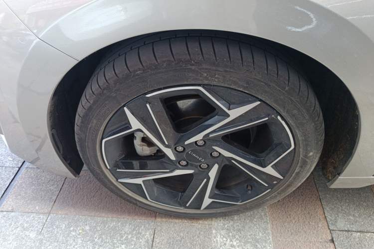 Used Lynk & Co 07 2024 EM-P 126 Long-Range Halo
