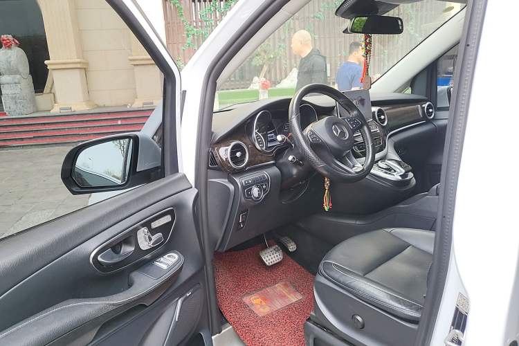 Used Mercedes-Benz V-Class 2018 V 260 L Prestige Extended Version China VI Driver Seat